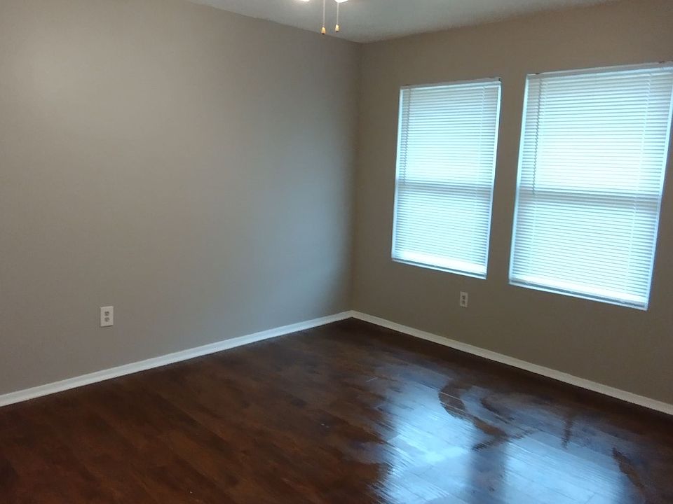 1st image of 855 Meadowlark Cir