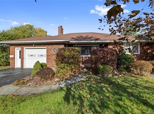 55 Hardwicke Dr, Syracuse, NY 13209