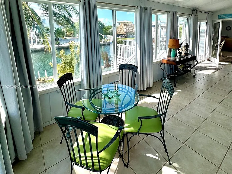 72 Ocean Dr — Photo 28