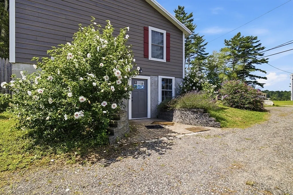 3 bed, 2.0 bath, 2740 sqft, $2,750 — Photo 3