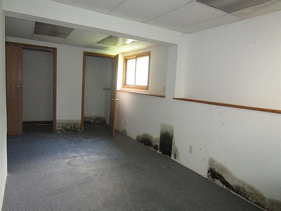 4th image of 299 Toneff Dr