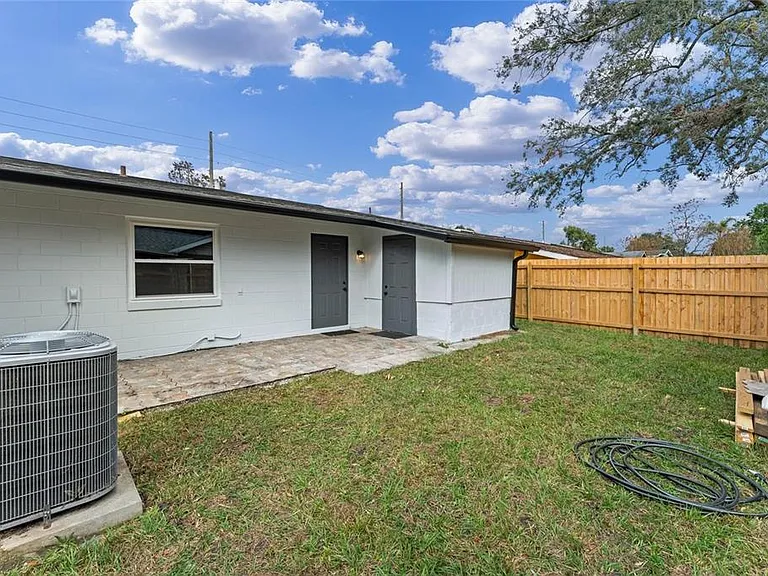 2441 S Mills Ave — Photo 11