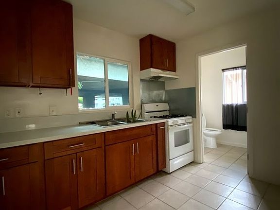 4th image of 1208 Matlock Ave #1210