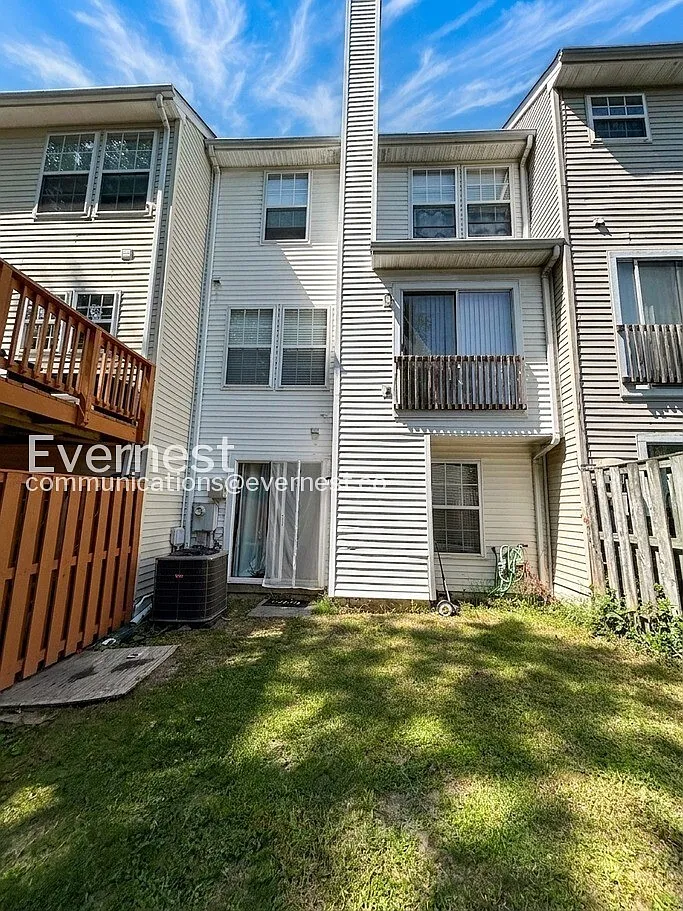 2 bed, 2.5 bath, 2068 sqft, $2,700 — Photo 4
