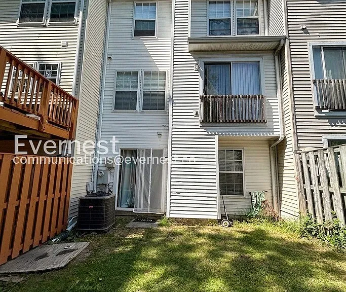 1926 Wicklow Ct — Photo 4