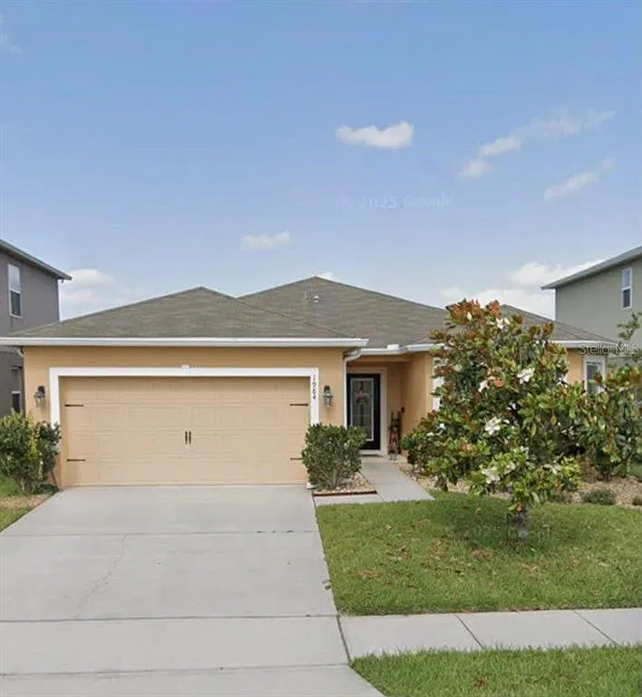 3 bed, 2.0 bath, 1760 sqft, $2,400 — Photo 1