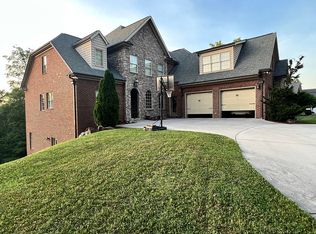 131 Center Park Ln, Oak Ridge, TN 37830