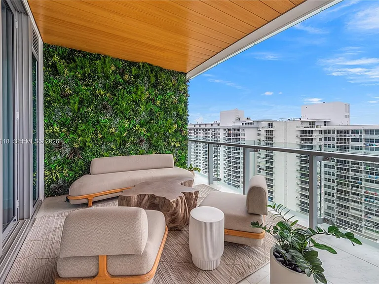 5775 Collins Ave #1405 — Photo 11