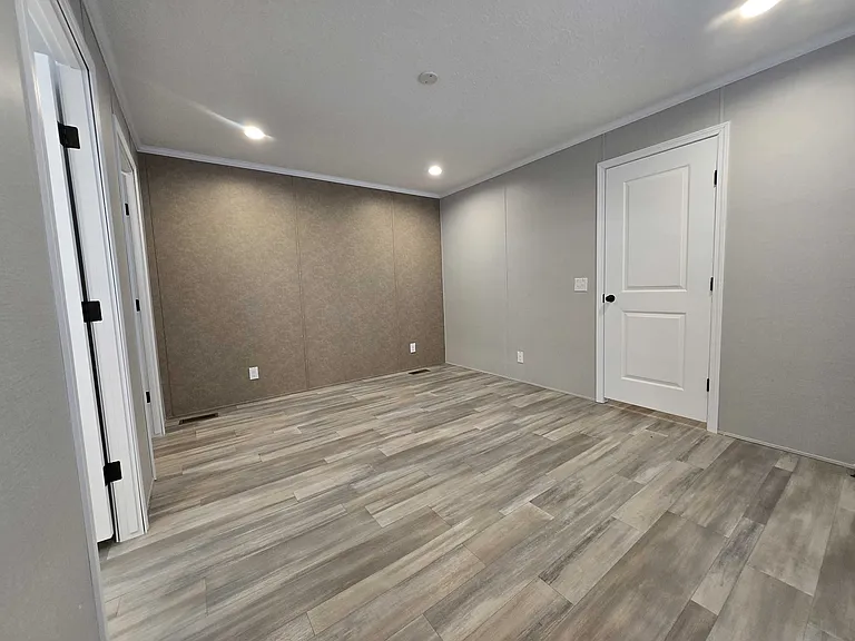 29800 Guilford Cir #460 — Photo 9
