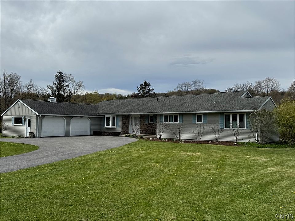 1st image of 4 Brookside Dr