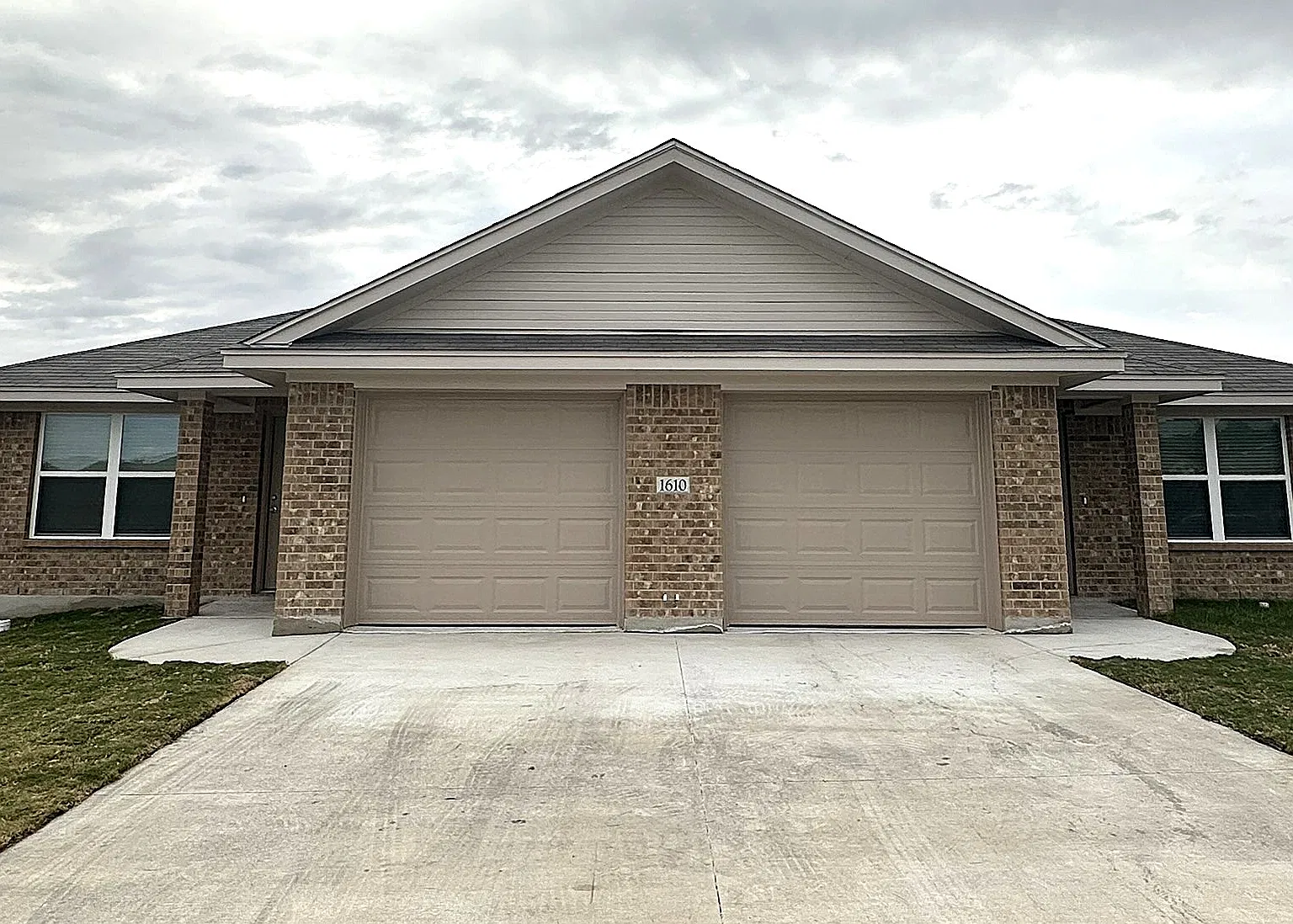 3 bed, 1122 sqft, $1,350 — Photo 1