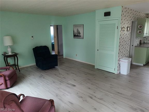 5th image of 5991 Lakeshore Dr