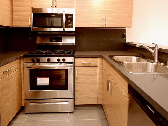 3rd image of 1628 S Bundy Dr #107
