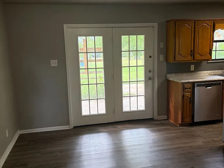 200 Ouida Dr — Photo 3