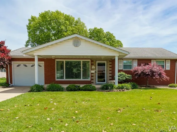 18 Cambridge Dr, Granite City, IL 62040