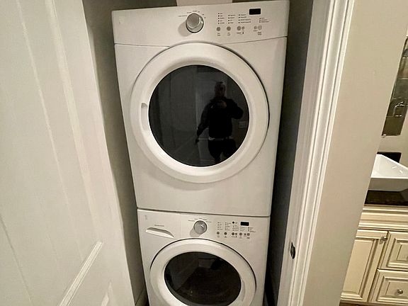 5th image of 11 W Market St APT 905