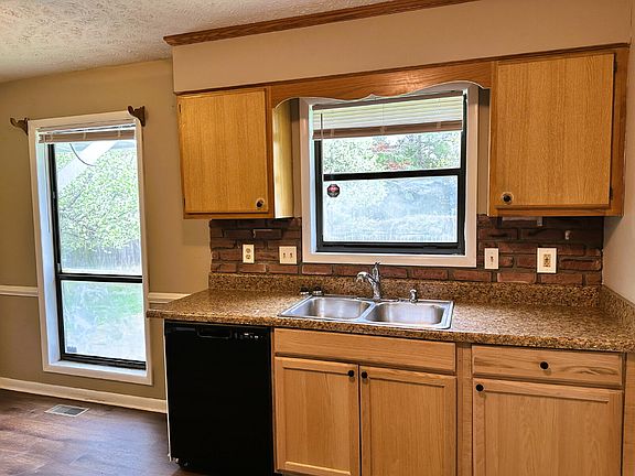 5th image of 1542 Londonderry Pl