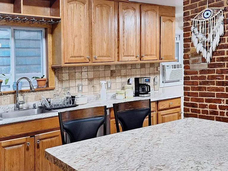 175 Delavan Ave — Photo 10