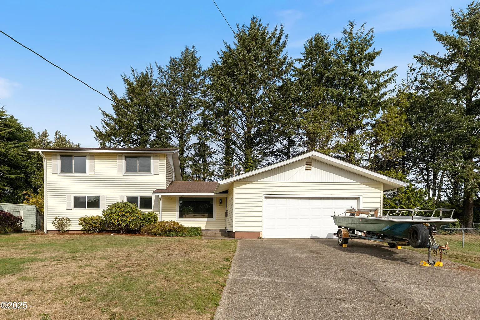 217 NE Chambers Ct photo 1