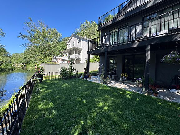 3rd image of 229 Piermont Ave