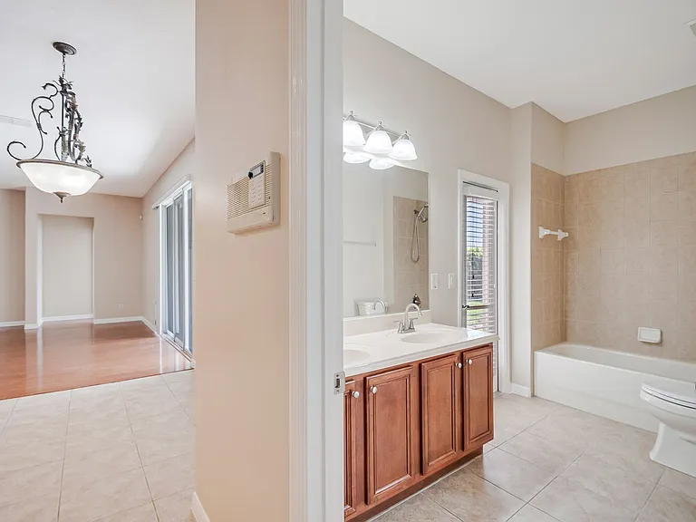 1904 Candlenut Cir — Photo 55