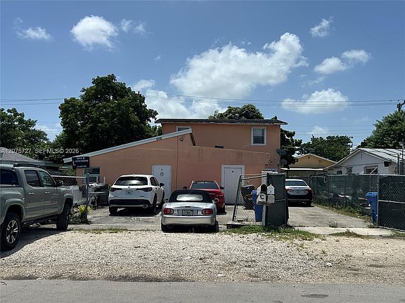 2nd image of 5730 Plunkett St
