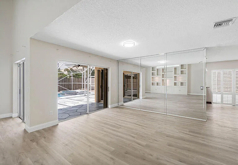 10425 Buena Ventura Dr — Photo 7
