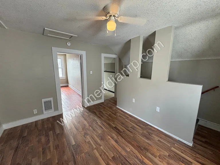 2403 N Clinton St — Photo 10