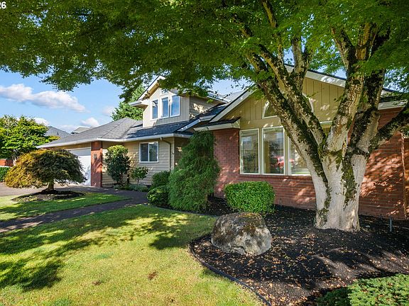 2nd image of 2155 Ridgeway Dr