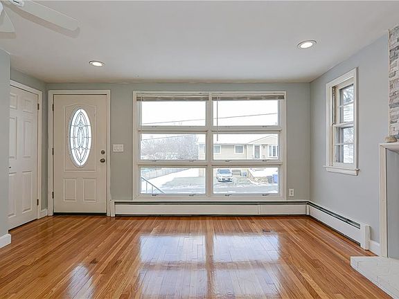 4th image of 10 Harrington Dr