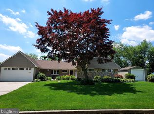 45 Seckelpear Rd, Levittown, PA 19056