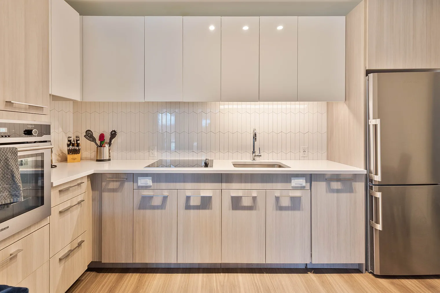 1 bed, 1.0 bath, 613 sqft, $8,677 — Photo 3