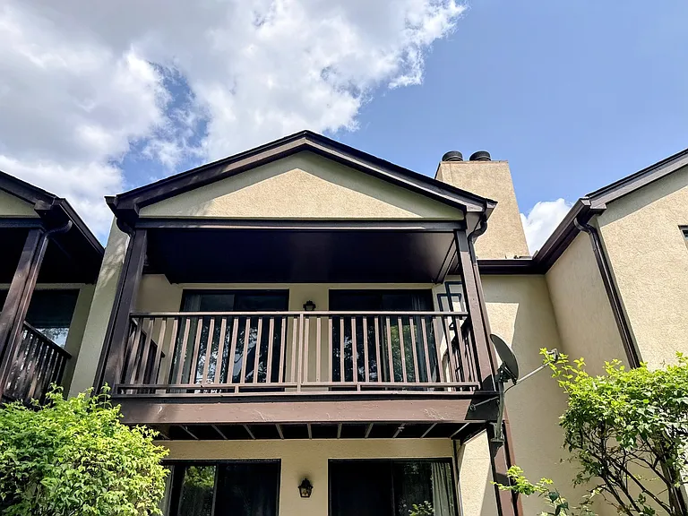 5S470 Scots Dr #D — Photo 2