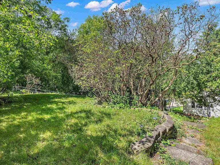 330 Drake St — Photo 14