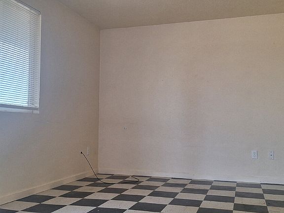 3rd image of 1707 N Highway 26 APT 2