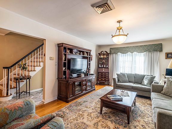 5th image of 8008 222nd St