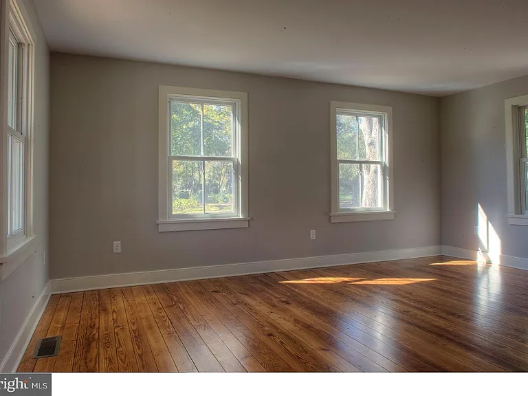 5253 Upper Mountain Rd — Photo 11