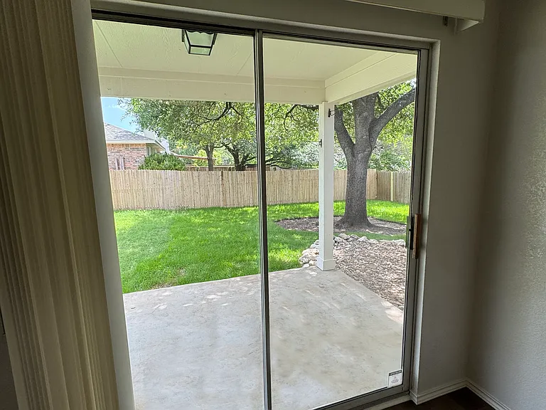 1404 Carriage Hills Trl — Photo 22