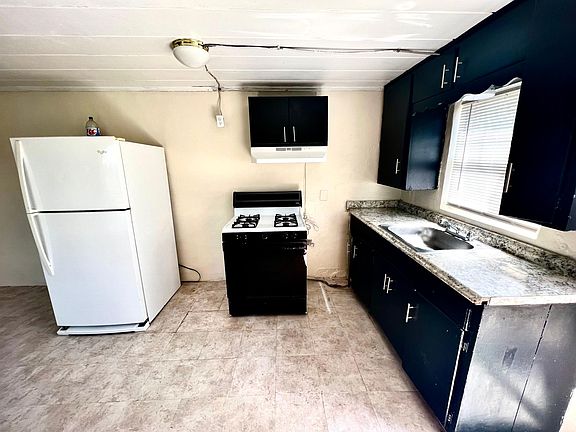 2nd image of 716 Campbell St #2