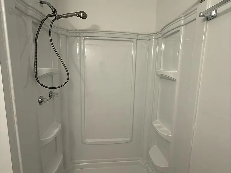 1554 Beverly Ct — Photo 42