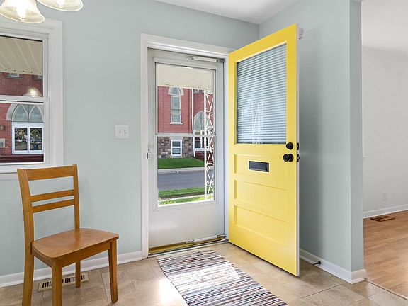 3rd image of 304 S Walnut St