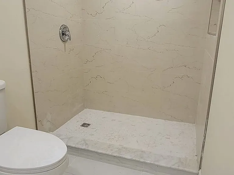 127 Harrison Dr — Photo 2