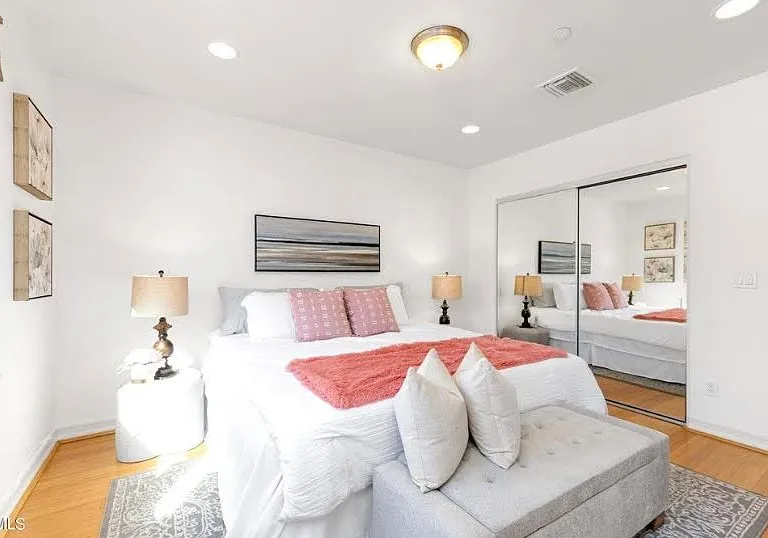 272 N Chester Ave #105 — Photo 15