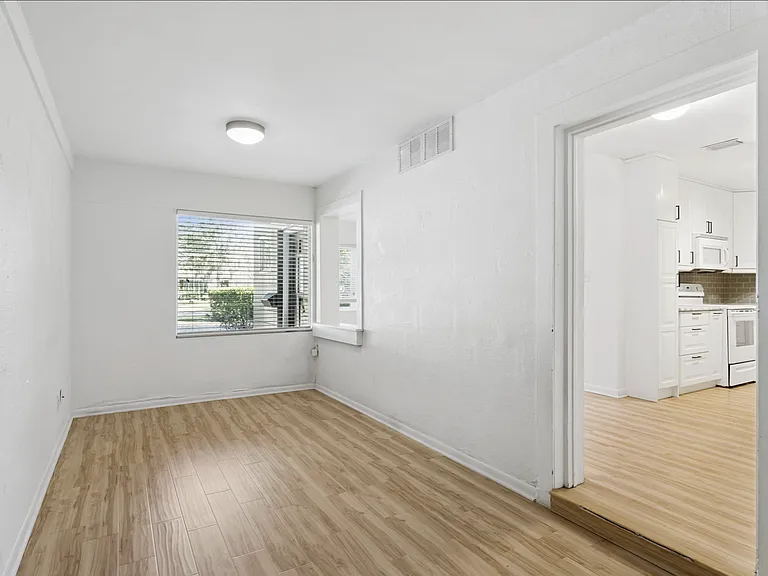447 N Phelps Ave — Photo 10