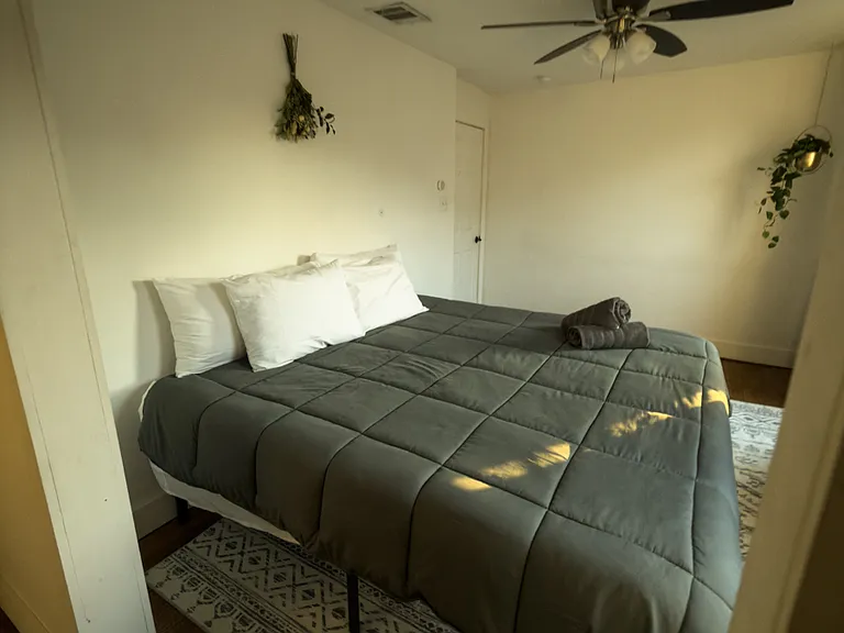 612 N Madison Ave — Photo 11