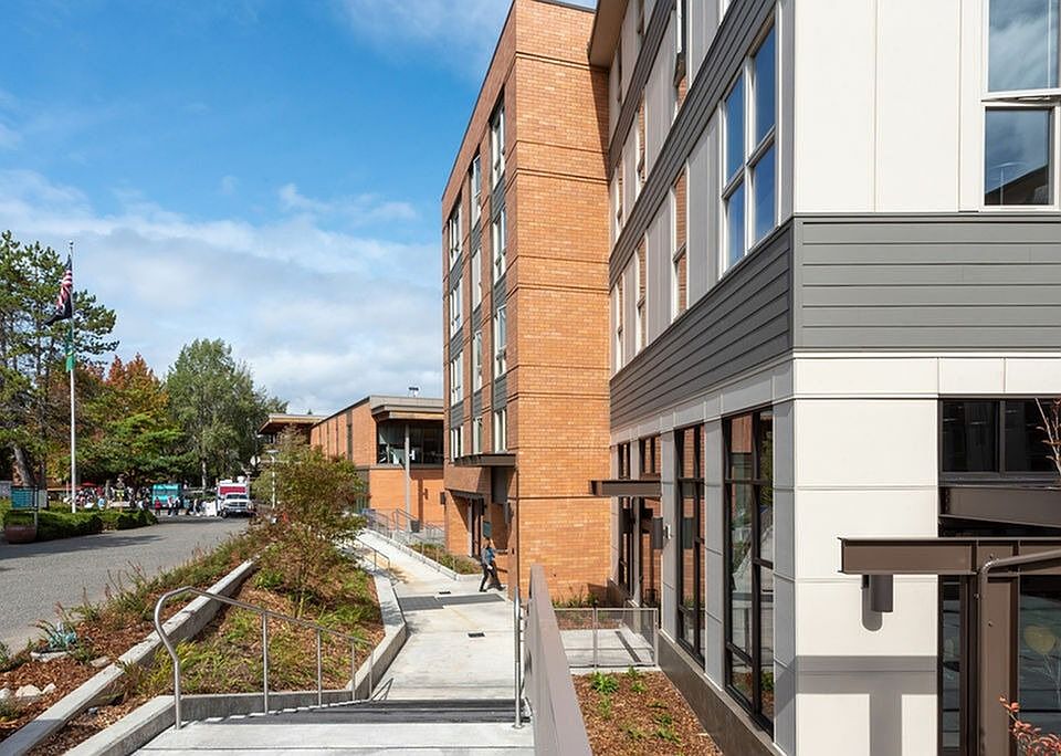 7000-Living--ExteriorandCampus-057