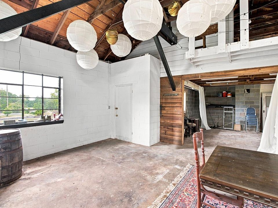 82nd image of 841 Earley Farm Rd
