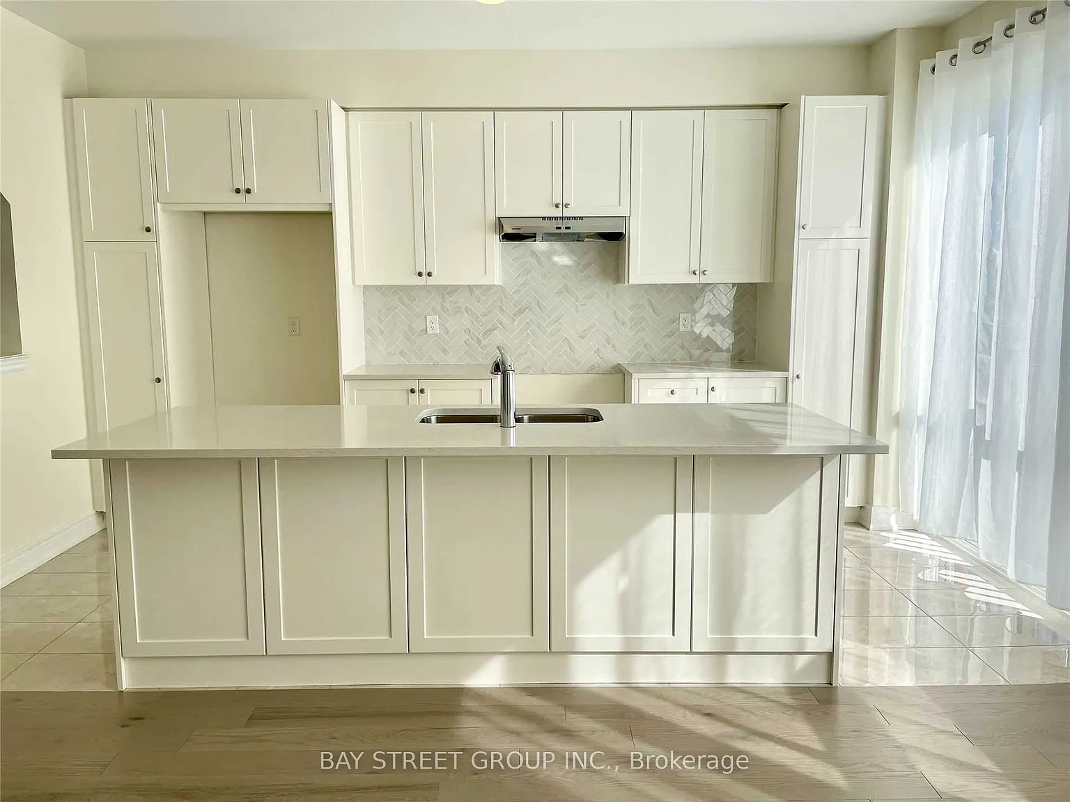 3 bed, $3,550 — Photo 4