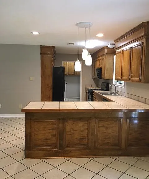 2395 Napoleon Ave — Photo 5