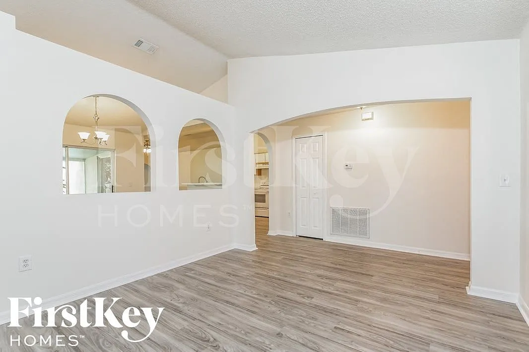 4 bed, 2.0 bath, 1688 sqft, $2,095 — Photo 4